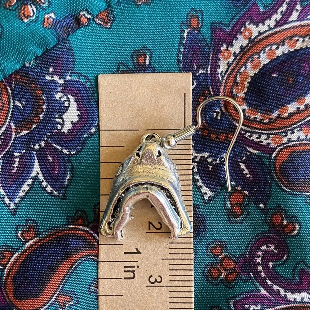Shark earrings with moving jaw - Picture 4 of 5